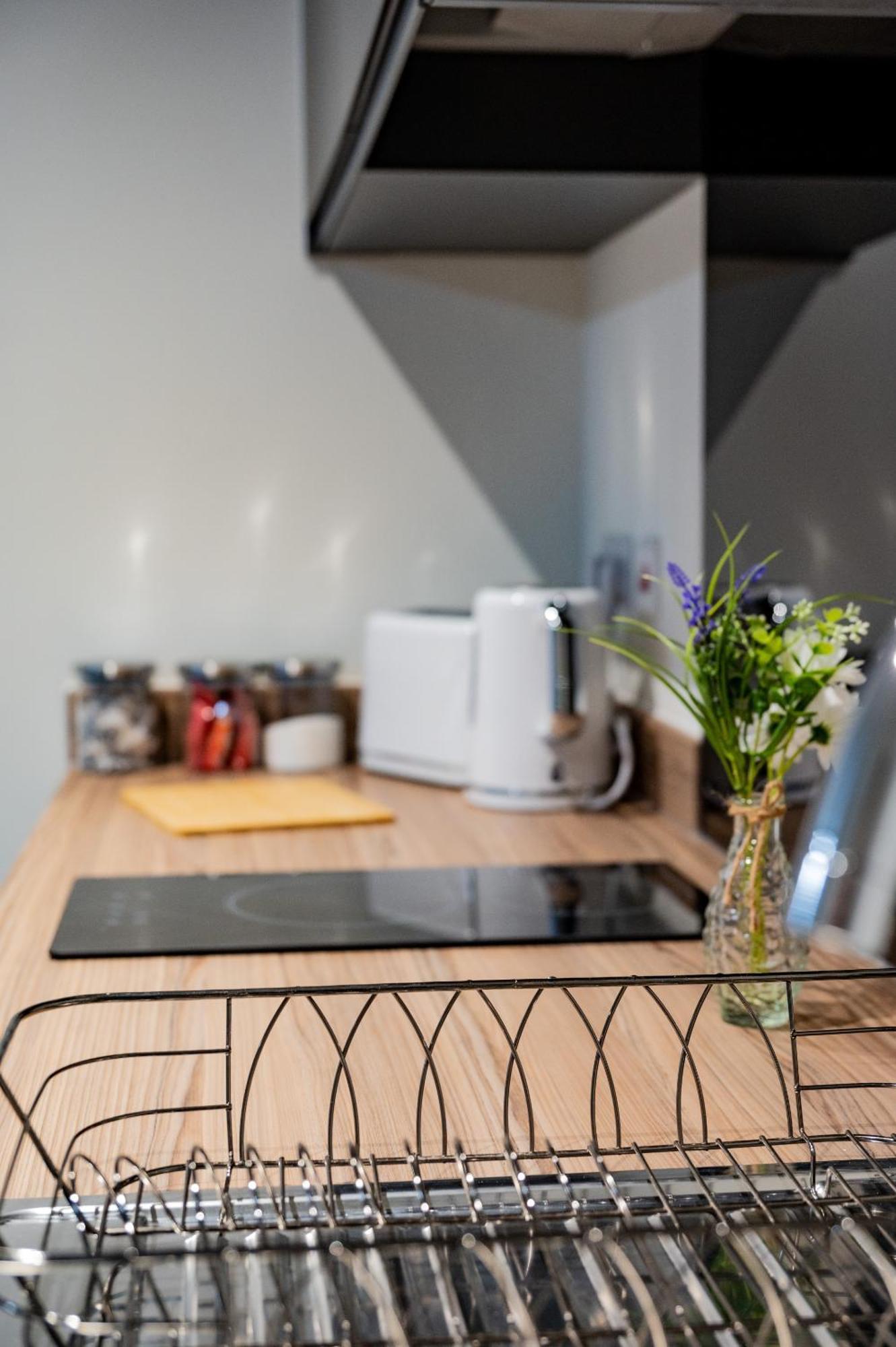 Basement Bliss Hideaway Apartment Bradford  Bagian luar foto